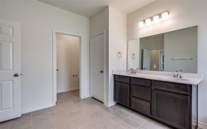 1007 Auburn Drive, Justin, TX 76247, 5 Bedrooms Bedrooms, ,5 BathroomsBathrooms,Residential,For Sale,1007 Auburn Drive,0,20890184