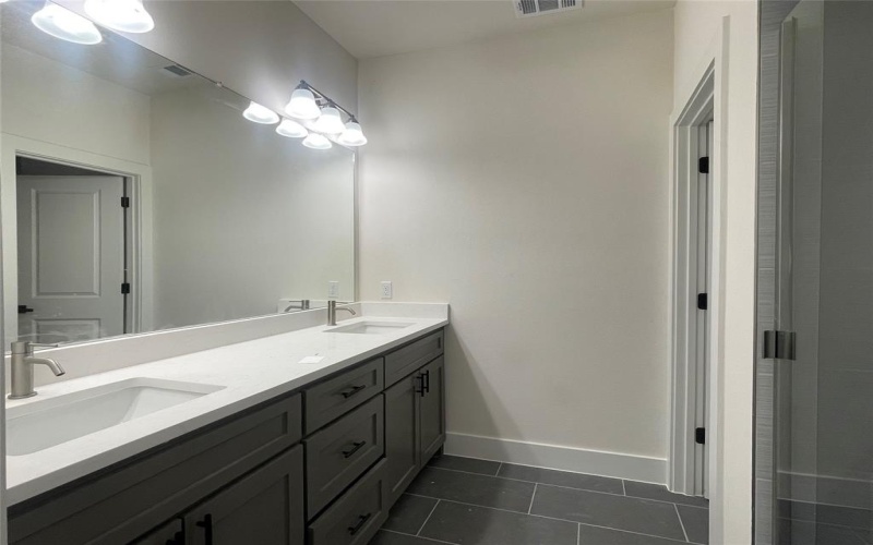 501 N Moore Street, Dallas, TX 75203, 3 Habitaciones Habitaciones , ,2 BañosBaños,Residential,En Venta,501 N Moore Street,20886683