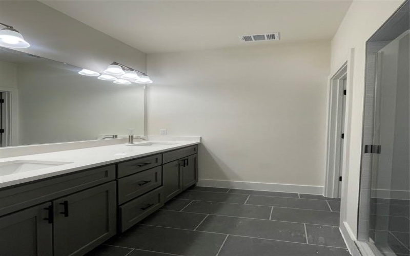 501 N Moore Street, Dallas, TX 75203, 3 Habitaciones Habitaciones , ,2 BañosBaños,Residential,En Venta,501 N Moore Street,20886683