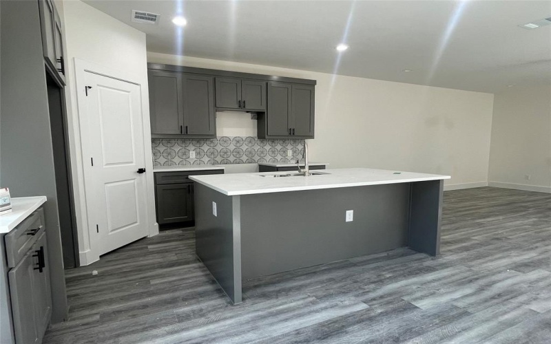 501 N Moore Street, Dallas, TX 75203, 3 Habitaciones Habitaciones , ,2 BañosBaños,Residential,En Venta,501 N Moore Street,20886683