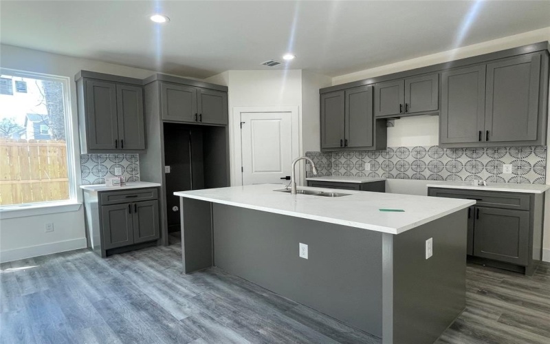 501 N Moore Street, Dallas, TX 75203, 3 Habitaciones Habitaciones , ,2 BañosBaños,Residential,En Venta,501 N Moore Street,20886683