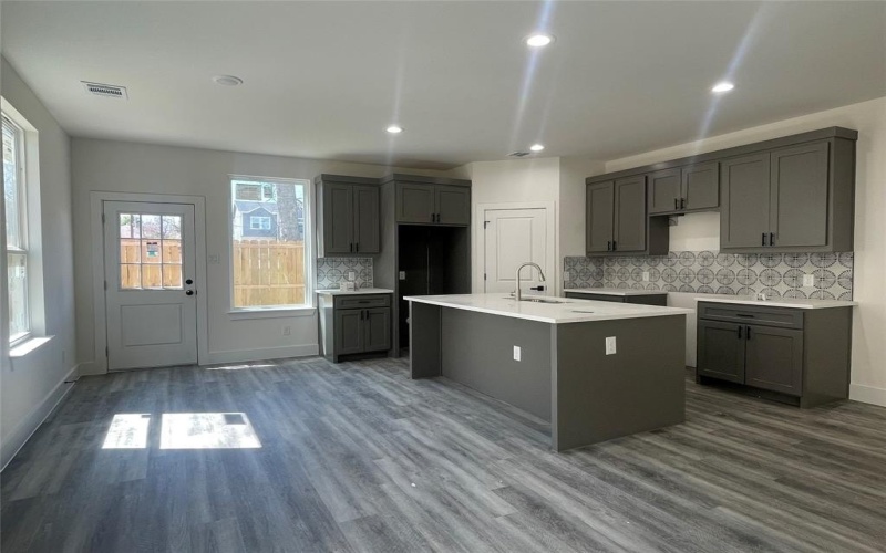 501 N Moore Street, Dallas, TX 75203, 3 Habitaciones Habitaciones , ,2 BañosBaños,Residential,En Venta,501 N Moore Street,20886683