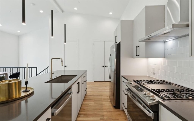 2142 Lovedale Avenue #101, Dallas, TX 75235, 2 Habitaciones Habitaciones , ,2 BañosBaños,Residential,En Venta,2142 Lovedale Avenue,20887010