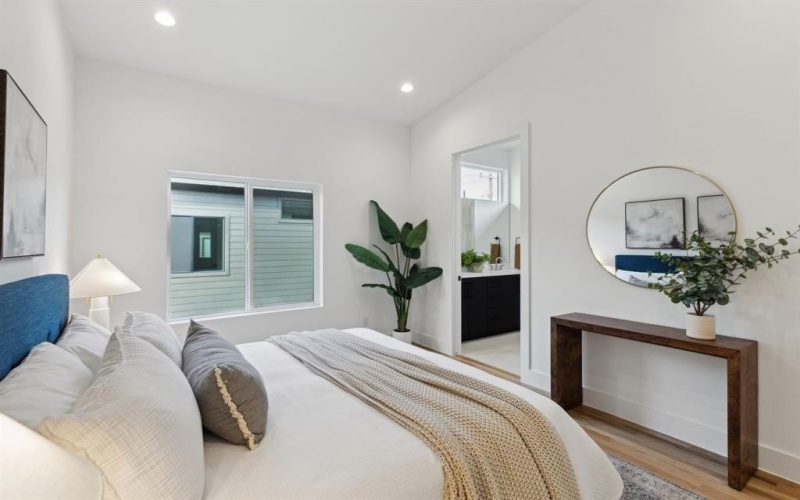 2142 Lovedale Avenue #101, Dallas, TX 75235, 2 Habitaciones Habitaciones , ,2 BañosBaños,Residential,En Venta,2142 Lovedale Avenue,20887010