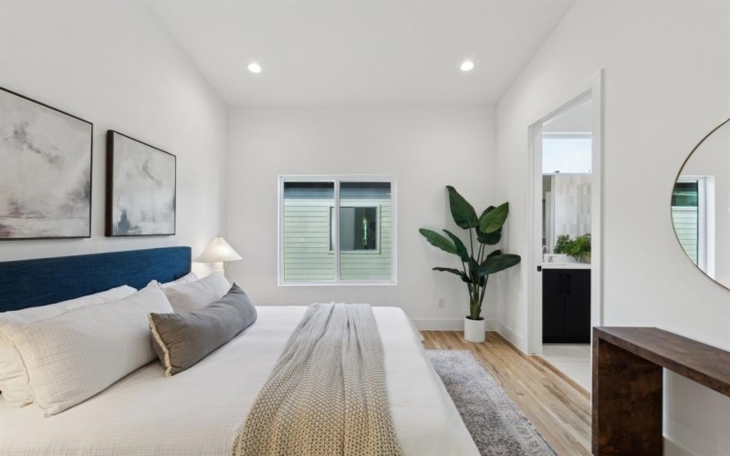 2142 Lovedale Avenue #101, Dallas, TX 75235, 2 Habitaciones Habitaciones , ,2 BañosBaños,Residential,En Venta,2142 Lovedale Avenue,20887010