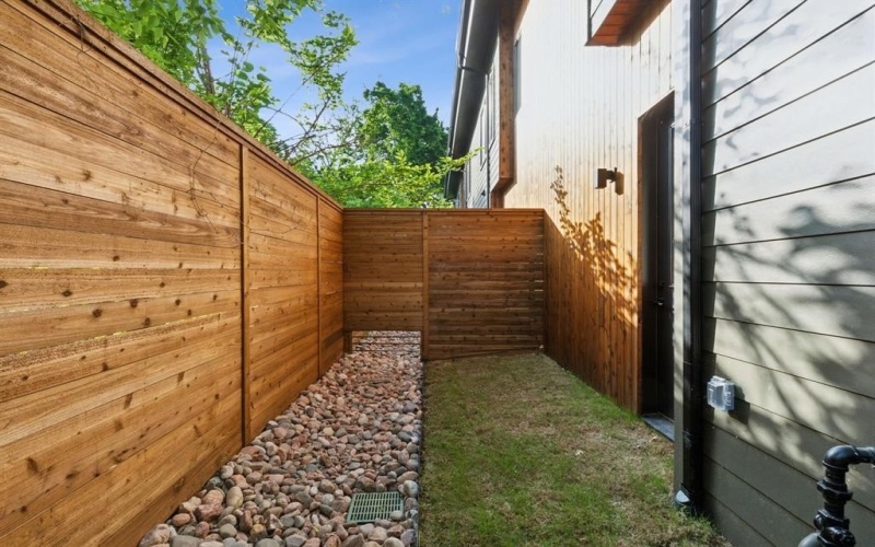 2142 Lovedale Avenue #101, Dallas, TX 75235, 2 Habitaciones Habitaciones , ,2 BañosBaños,Residential,En Venta,2142 Lovedale Avenue,20887010