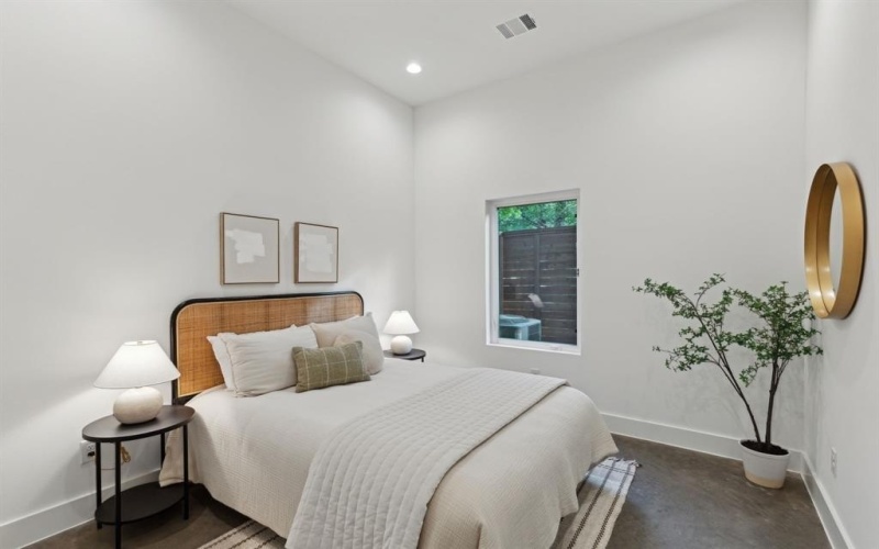 2142 Lovedale Avenue #101, Dallas, TX 75235, 2 Habitaciones Habitaciones , ,2 BañosBaños,Residential,En Venta,2142 Lovedale Avenue,20887010