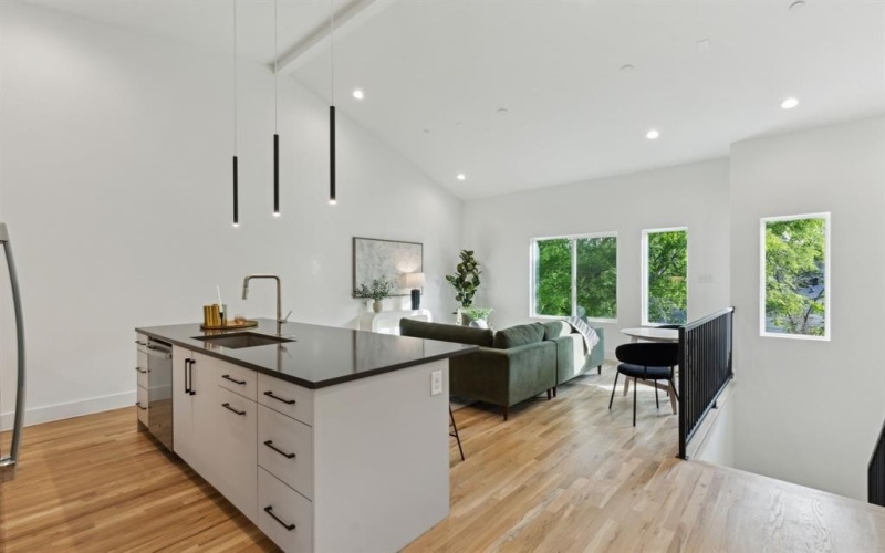 2142 Lovedale Avenue #101, Dallas, TX 75235, 2 Habitaciones Habitaciones , ,2 BañosBaños,Residential,En Venta,2142 Lovedale Avenue,20887010