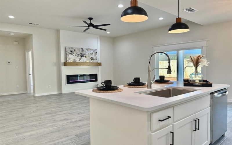 5507 San Jacinto Drive, Granbury, TX 76048, 4 Habitaciones Habitaciones , ,2 BañosBaños,Residential,En Venta,5507 San Jacinto Drive,20888995