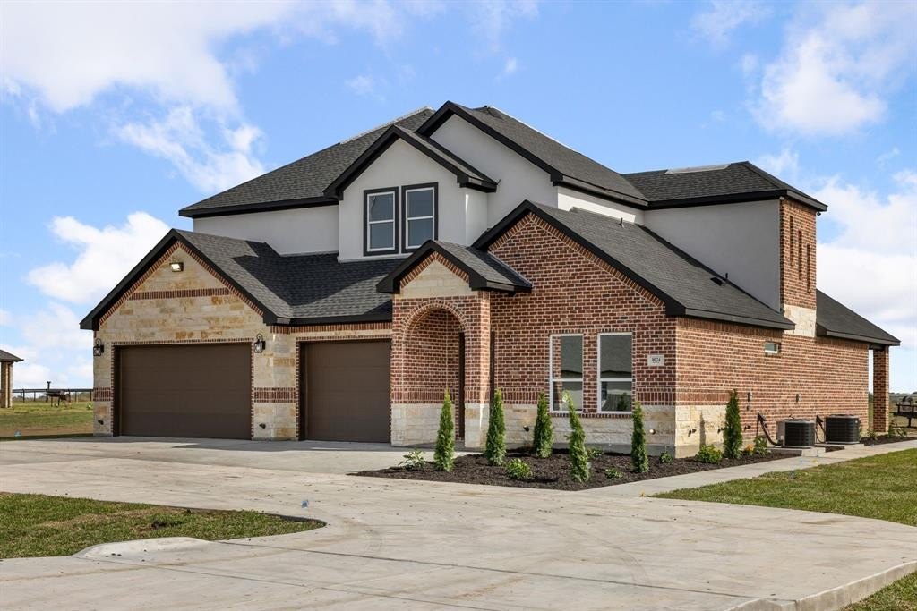 8024 Harvest Drive, Grandview, TX 76050, 5 Bedrooms Bedrooms, ,5 BathroomsBathrooms,Residential,For Sale,8024 Harvest Drive,20889111