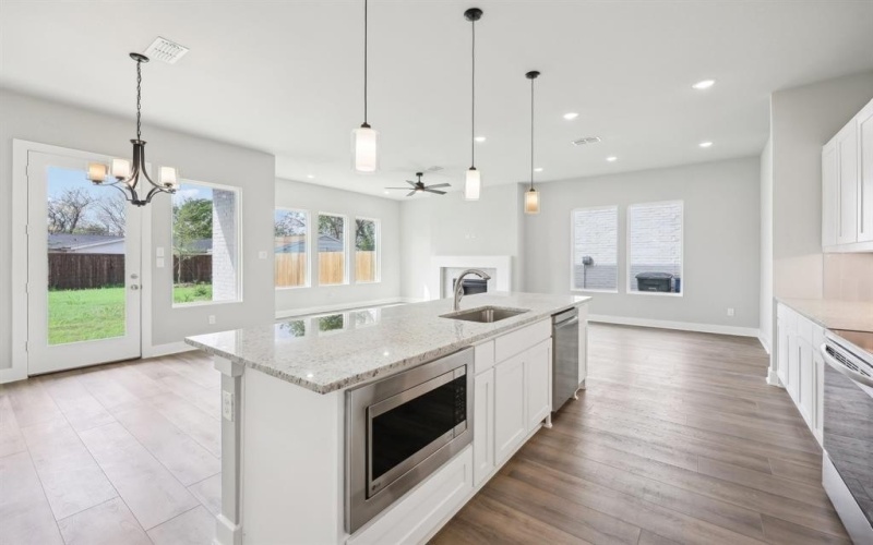 203 E Park Street, Little Elm, TX 75068, 3 Habitaciones Habitaciones , ,2 BañosBaños,Residential,En Venta,203 E Park Street,20889482