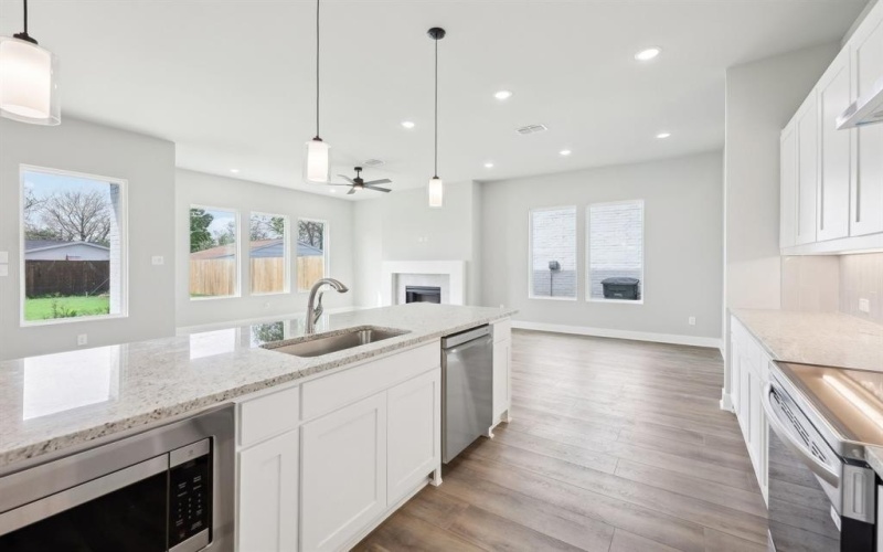 203 E Park Street, Little Elm, TX 75068, 3 Habitaciones Habitaciones , ,2 BañosBaños,Residential,En Venta,203 E Park Street,20889482