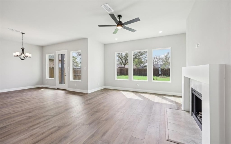 203 E Park Street, Little Elm, TX 75068, 3 Habitaciones Habitaciones , ,2 BañosBaños,Residential,En Venta,203 E Park Street,20889482