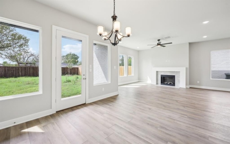 203 E Park Street, Little Elm, TX 75068, 3 Habitaciones Habitaciones , ,2 BañosBaños,Residential,En Venta,203 E Park Street,20889482