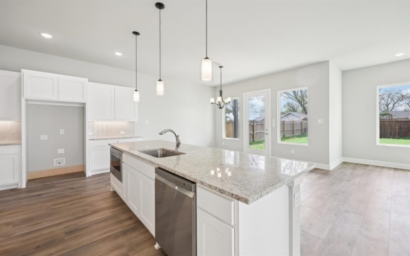 203 E Park Street, Little Elm, TX 75068, 3 Habitaciones Habitaciones , ,2 BañosBaños,Residential,En Venta,203 E Park Street,20889482