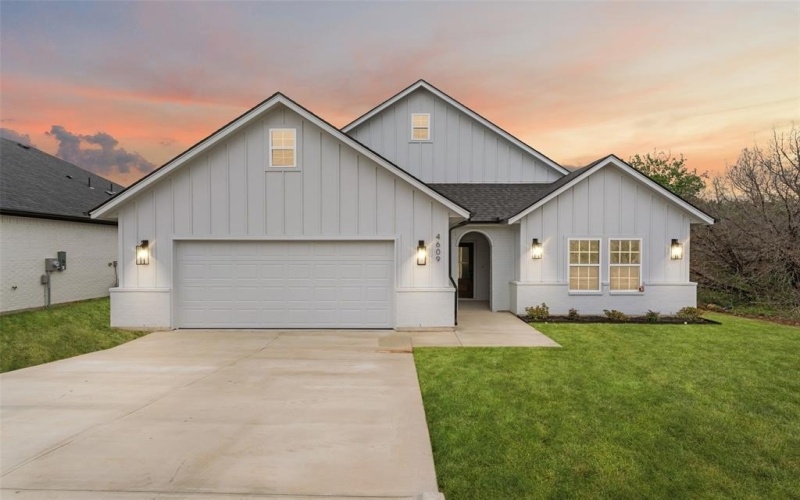 4609 Eagle Nest Court, Granbury, TX 76048, 4 Bedrooms Bedrooms, ,2 BathroomsBathrooms,Residential,For Sale,4609 Eagle Nest Court,20895675