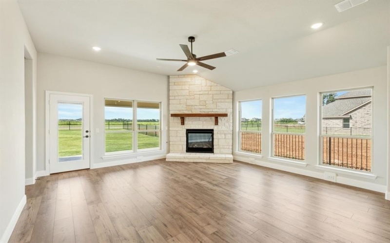 377 Paddle Boat Drive, Granbury, TX 76049, 3 Bedrooms Bedrooms, ,2 BathroomsBathrooms,Residential,For Sale,377 Paddle Boat Drive,20894050
