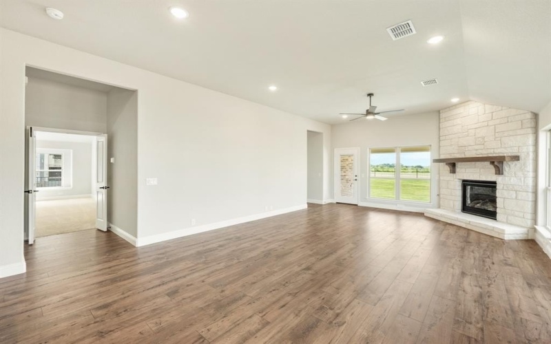 377 Paddle Boat Drive, Granbury, TX 76049, 3 Bedrooms Bedrooms, ,2 BathroomsBathrooms,Residential,For Sale,377 Paddle Boat Drive,20894050