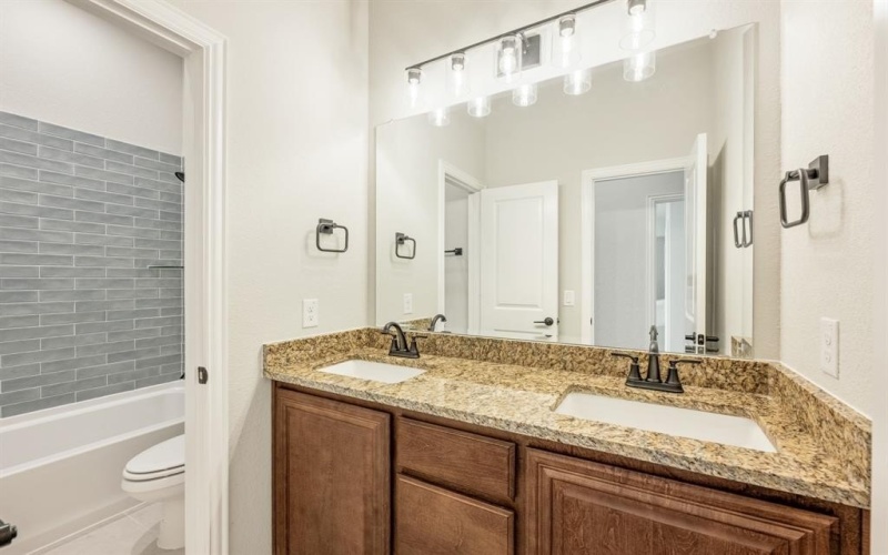 377 Paddle Boat Drive, Granbury, TX 76049, 3 Bedrooms Bedrooms, ,2 BathroomsBathrooms,Residential,For Sale,377 Paddle Boat Drive,20894050