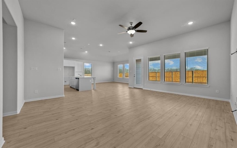 1401 Red Clover Avenue, Van Alstyne, TX 75495, 4 Habitaciones Habitaciones , ,2 BañosBaños,Residential,En Venta,1401 Red Clover Avenue,20894095