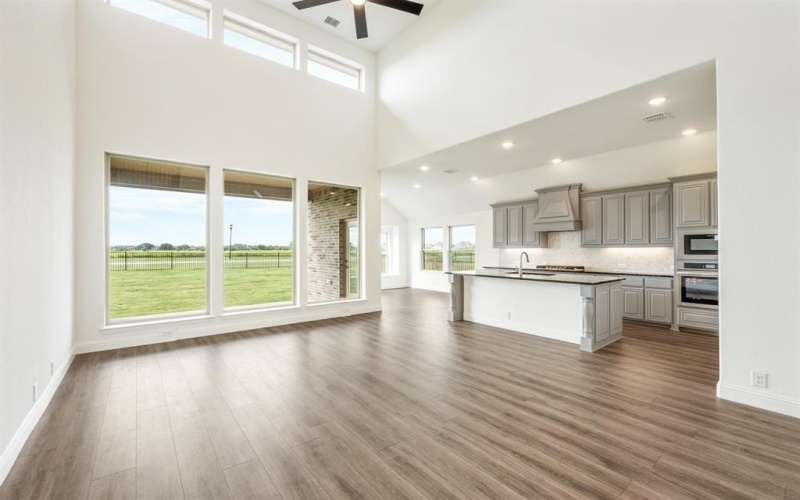 381 Paddle Boat Drive, Granbury, TX 76049, 5 Bedrooms Bedrooms, ,5 BathroomsBathrooms,Residential,For Sale,381 Paddle Boat Drive,20894155