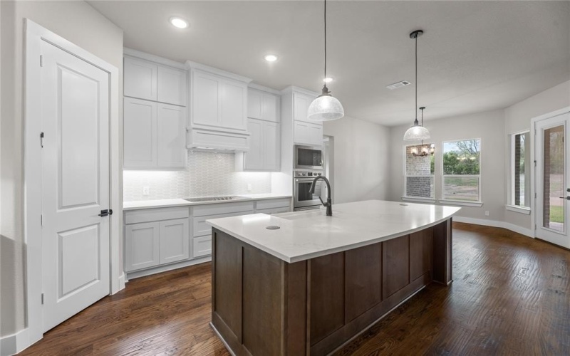 1010 Julian Drive, Van Alstyne, TX 75495, 4 Bedrooms Bedrooms, ,2 BathroomsBathrooms,Residential,For Sale,1010 Julian Drive,20894607