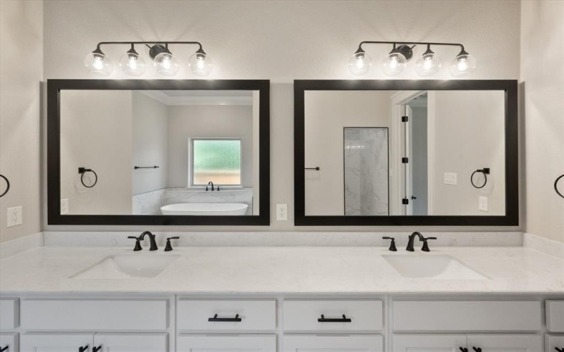 7604 Cranford Court, Arlington, TX 76001, 4 Bedrooms Bedrooms, ,3 BathroomsBathrooms,Residential,For Sale,7604 Cranford Court,20895132