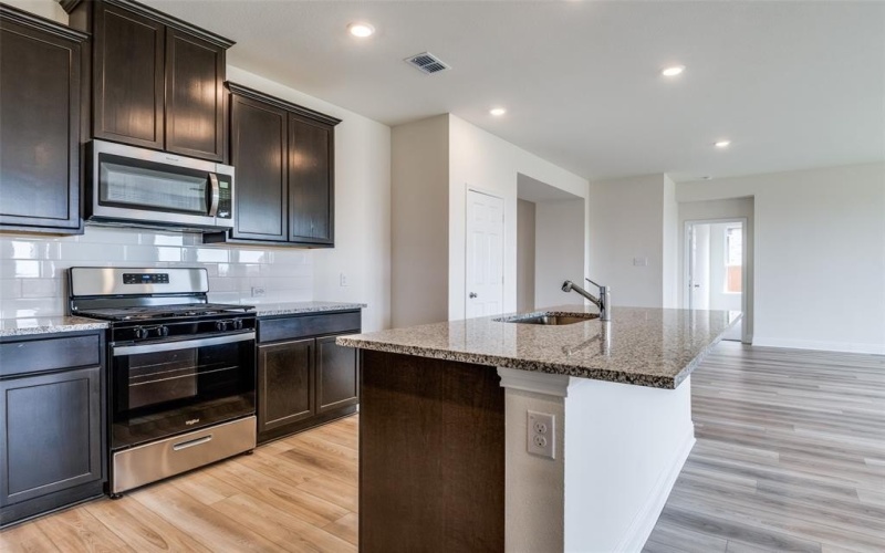 4035 Bedford Drive, Crandall, TX 75114, 5 Bedrooms Bedrooms, ,3 BathroomsBathrooms,Residential,For Sale,4035 Bedford Drive,20898296