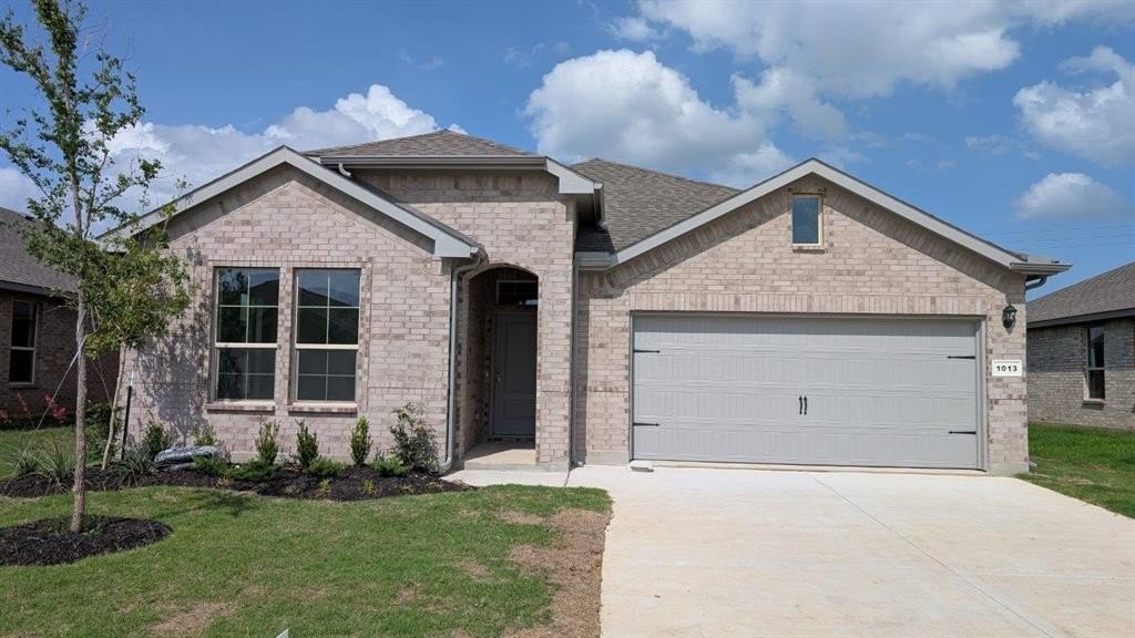1013 TRACTION Trail, Cleburne, TX 76031, 5 Bedrooms Bedrooms, ,3 BathroomsBathrooms,Residential,For Sale,1013 TRACTION Trail,20896747