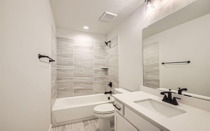 121 Derrett Lane, Rhome, TX 76078, 4 Bedrooms Bedrooms, ,3 BathroomsBathrooms,Residential,For Sale,121 Derrett Lane,20900105