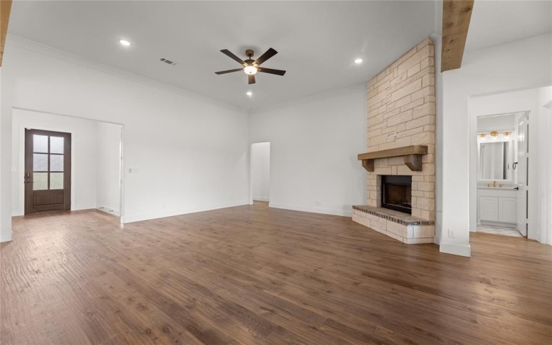 1055 Julian Drive, Van Alstyne, TX 75495, 4 Bedrooms Bedrooms, ,2 BathroomsBathrooms,Residential,For Sale,1055 Julian Drive,20900374