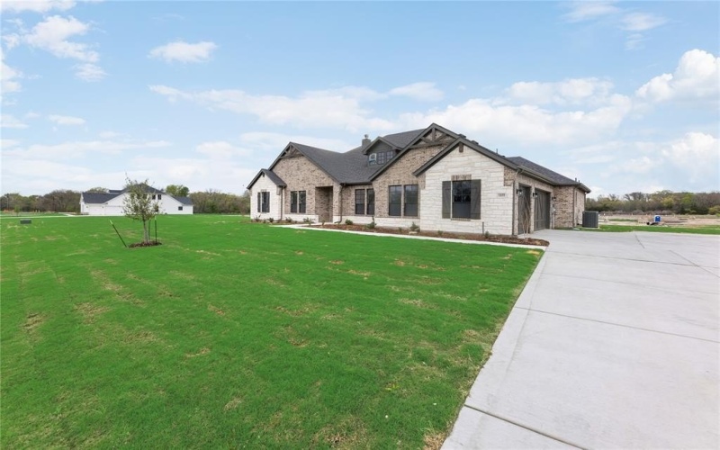 1055 Julian Drive, Van Alstyne, TX 75495, 4 Bedrooms Bedrooms, ,2 BathroomsBathrooms,Residential,For Sale,1055 Julian Drive,20900374