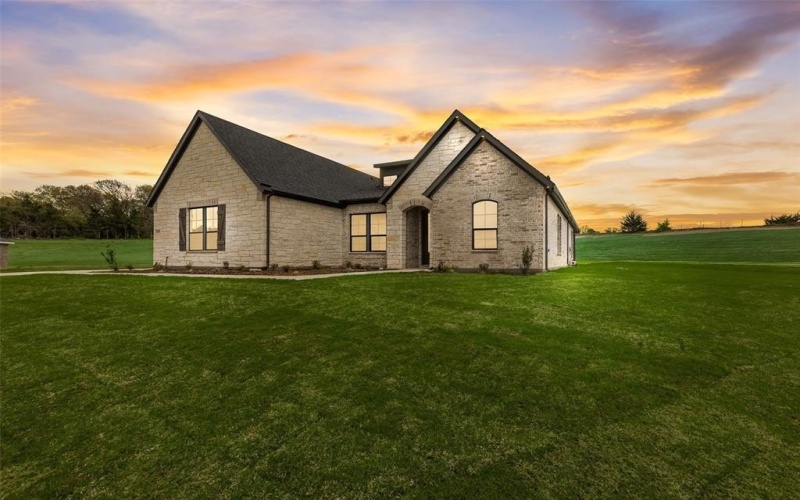 1090 Julian Drive, Van Alstyne, TX 75495, 4 Bedrooms Bedrooms, ,3 BathroomsBathrooms,Residential,For Sale,1090 Julian Drive,20900397