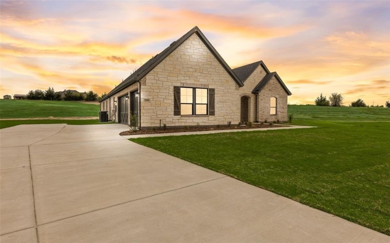 1090 Julian Drive, Van Alstyne, TX 75495, 4 Bedrooms Bedrooms, ,3 BathroomsBathrooms,Residential,For Sale,1090 Julian Drive,20900397