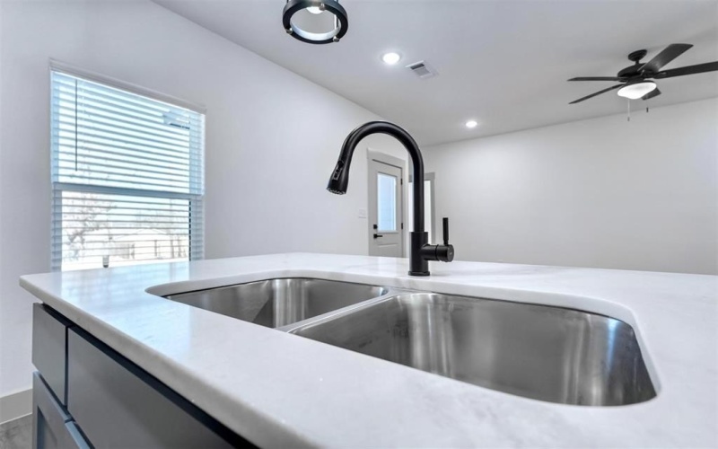 425 E Munson Street, Denison, TX 75021, 3 Habitaciones Habitaciones , ,2 BañosBaños,Residential,En Venta,425 E Munson Street,0,20899907