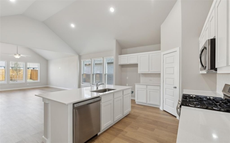 6021 Silverstein Street, Fort Worth, TX 76126, 4 Habitaciones Habitaciones , ,3 BañosBaños,Residential,En Venta,6021 Silverstein Street,20902140