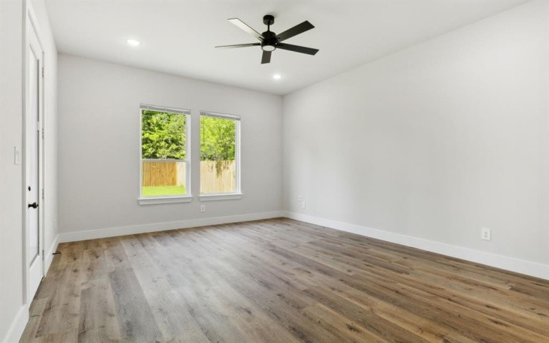 2239 Scotland Drive, Dallas, TX 75216, 5 Bedrooms Bedrooms, ,5 BathroomsBathrooms,Residential,For Sale,2239 Scotland Drive,20900673