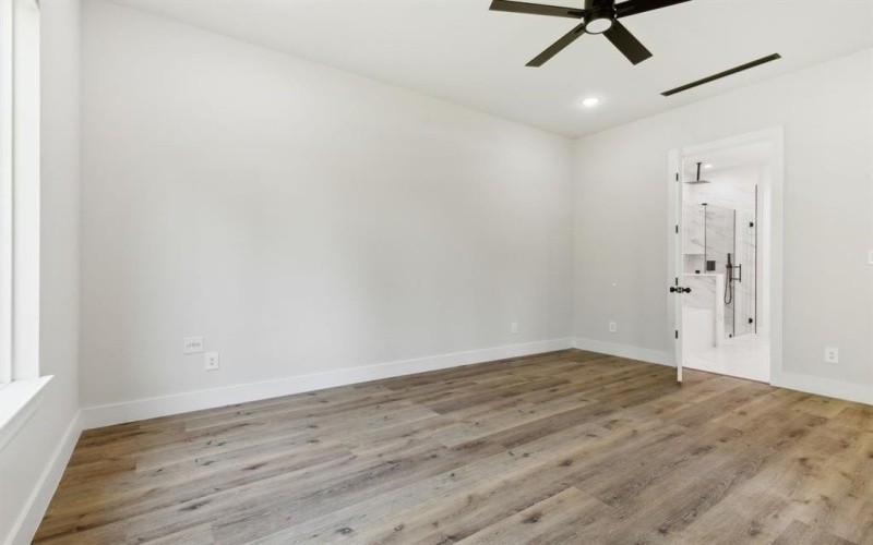 2239 Scotland Drive, Dallas, TX 75216, 5 Bedrooms Bedrooms, ,5 BathroomsBathrooms,Residential,For Sale,2239 Scotland Drive,20900673
