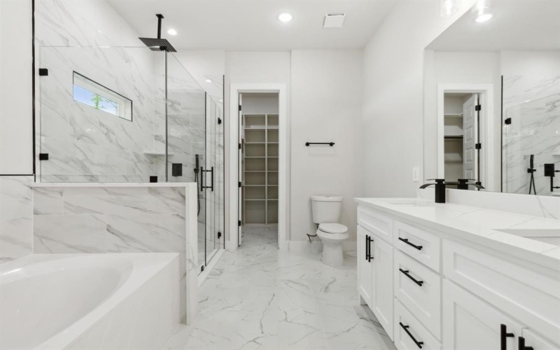 2239 Scotland Drive, Dallas, TX 75216, 5 Bedrooms Bedrooms, ,5 BathroomsBathrooms,Residential,For Sale,2239 Scotland Drive,20900673