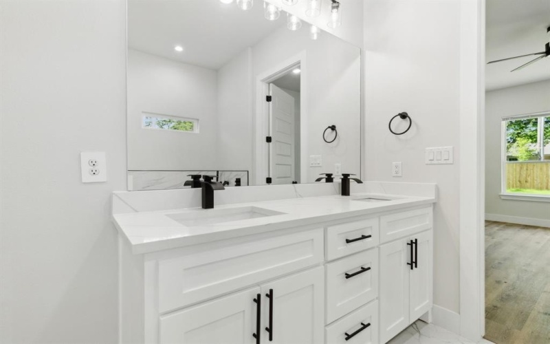 2239 Scotland Drive, Dallas, TX 75216, 5 Bedrooms Bedrooms, ,5 BathroomsBathrooms,Residential,For Sale,2239 Scotland Drive,20900673