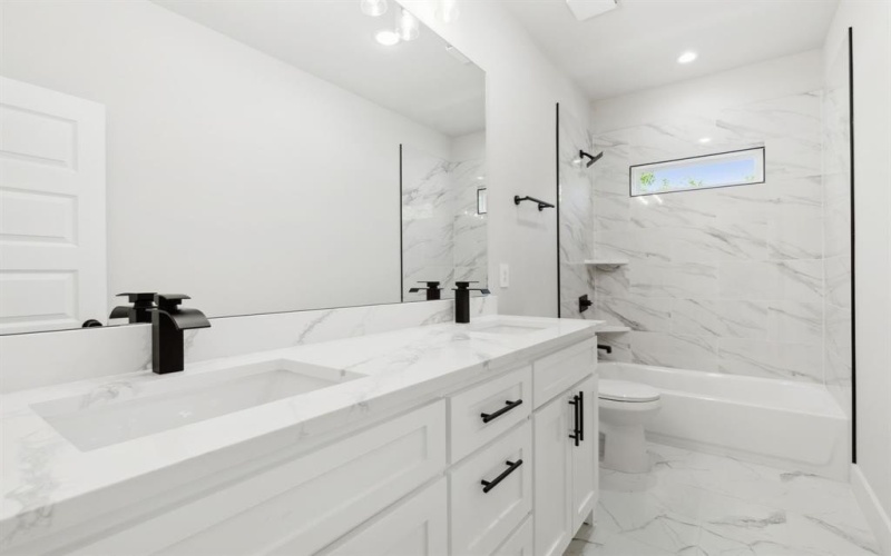 2239 Scotland Drive, Dallas, TX 75216, 5 Bedrooms Bedrooms, ,5 BathroomsBathrooms,Residential,For Sale,2239 Scotland Drive,20900673