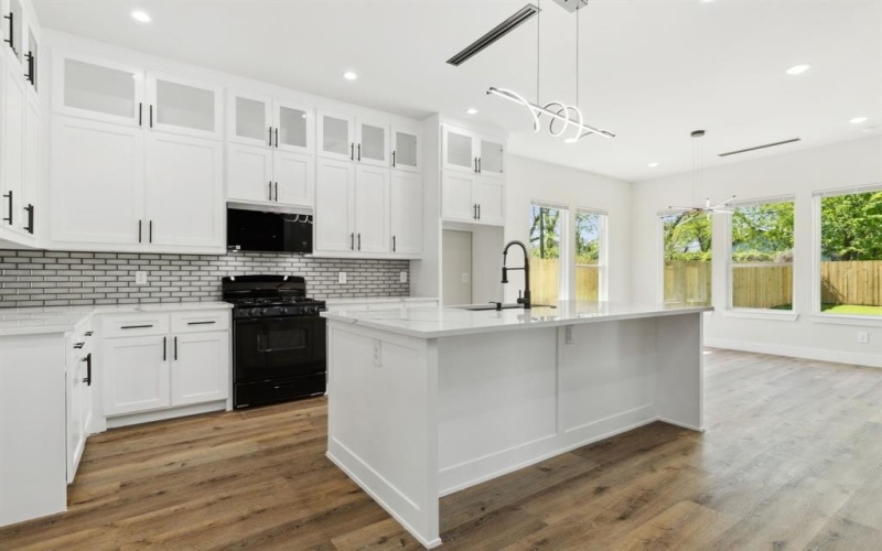2239 Scotland Drive, Dallas, TX 75216, 5 Bedrooms Bedrooms, ,5 BathroomsBathrooms,Residential,For Sale,2239 Scotland Drive,20900673