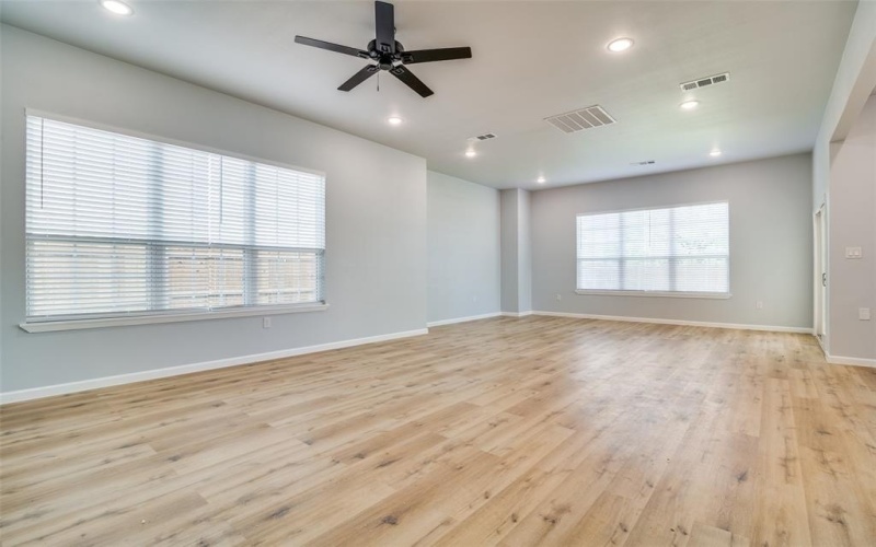 1321 Fletcher Street, Dallas, TX 75223, 4 Bedrooms Bedrooms, ,2 BathroomsBathrooms,Residential,For Sale,1321 Fletcher Street,20901081