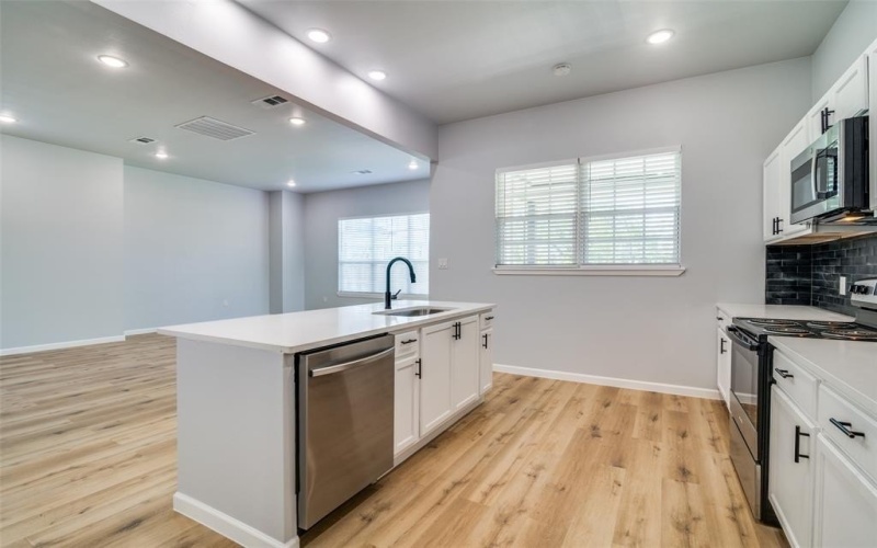 1321 Fletcher Street, Dallas, TX 75223, 4 Bedrooms Bedrooms, ,2 BathroomsBathrooms,Residential,For Sale,1321 Fletcher Street,20901081