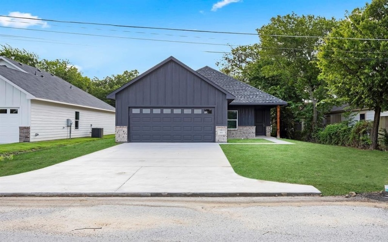 404 Evans Street, Cleburne, TX 76031, 3 Bedrooms Bedrooms, ,2 BathroomsBathrooms,Residential,For Sale,404 Evans Street,20901120