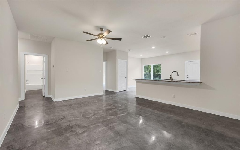 404 Evans Street, Cleburne, TX 76031, 3 Bedrooms Bedrooms, ,2 BathroomsBathrooms,Residential,For Sale,404 Evans Street,20901120