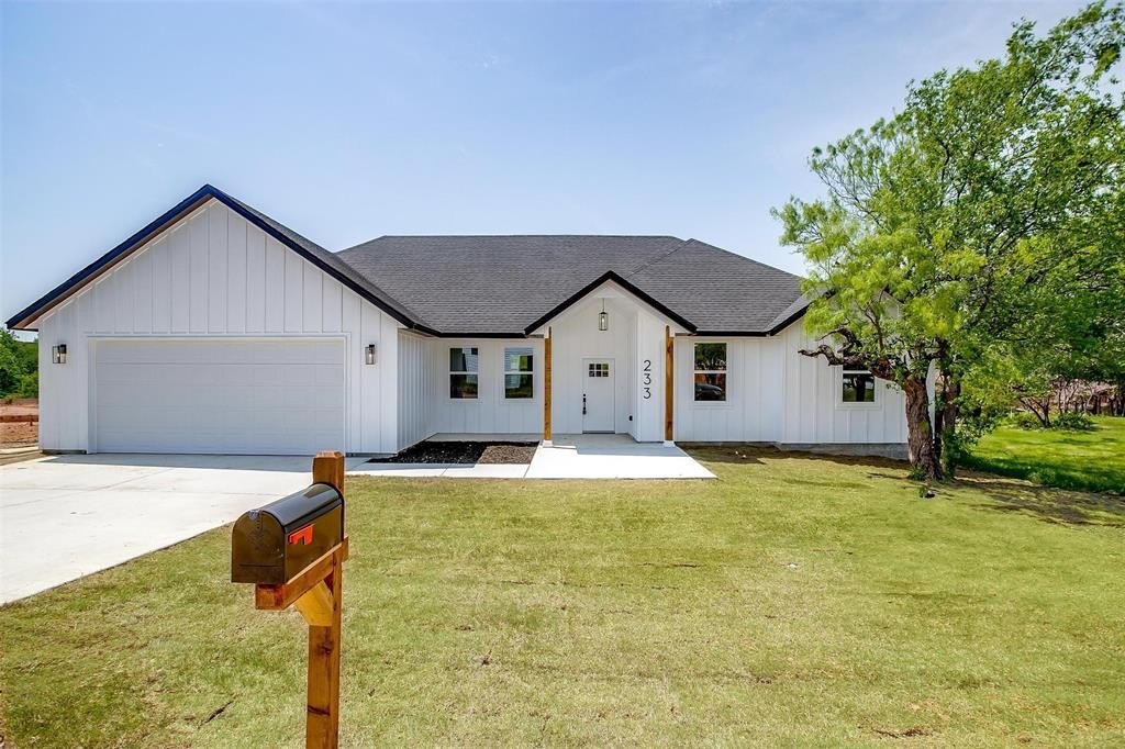 233 Lakeshore Drive, Runaway Bay, TX 76426, 4 Habitaciones Habitaciones , ,2 BañosBaños,Residential,En Venta,233 Lakeshore Drive,20903148