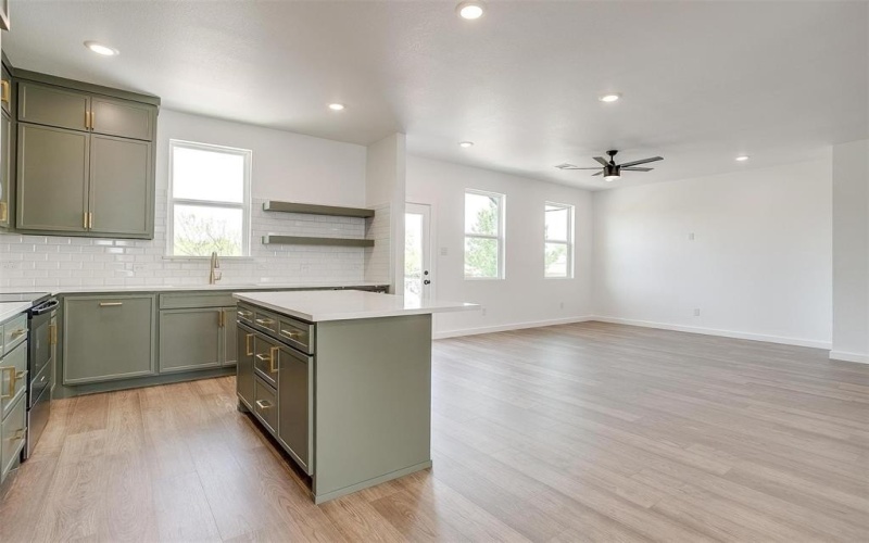 233 Lakeshore Drive, Runaway Bay, TX 76426, 4 Habitaciones Habitaciones , ,2 BañosBaños,Residential,En Venta,233 Lakeshore Drive,20903148