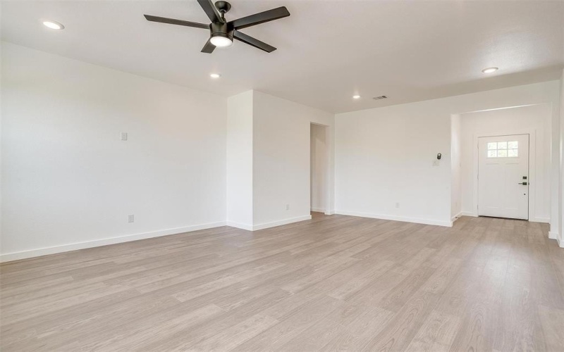 233 Lakeshore Drive, Runaway Bay, TX 76426, 4 Habitaciones Habitaciones , ,2 BañosBaños,Residential,En Venta,233 Lakeshore Drive,20903148