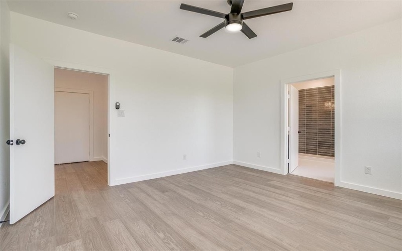 233 Lakeshore Drive, Runaway Bay, TX 76426, 4 Habitaciones Habitaciones , ,2 BañosBaños,Residential,En Venta,233 Lakeshore Drive,20903148